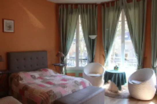 巴黎飯店 - 酒館美食