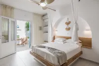 Niki Savvas Studio & Suites Hotels in Kimolos