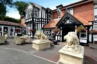 Lyons Woodlands Hall Hotels in Gwyddelwern