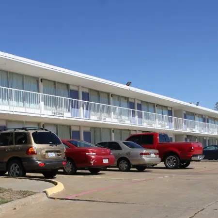 LoneStar Inn and Suites