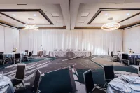 DoubleTree Suites by Hilton & Conference Center Chicago - Downers Grove