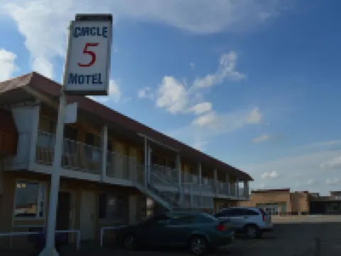 Circle 5 Motel Hotels in Olds