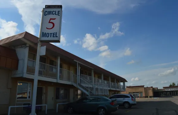 圈之圓5號汽車旅館