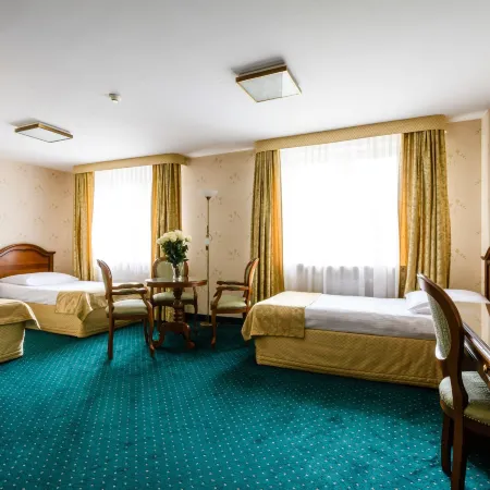 Hotel Boss Отели рядом с достопримечательностью «Вавер»