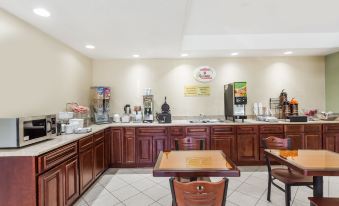 Super 8 by Wyndham Statesboro