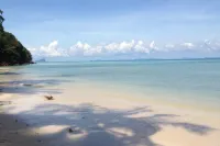 Koh Ngai Cliff Beach Resort - de playa