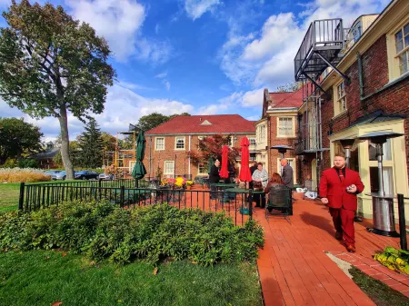 Montague Inn Отели в г. Бриджпорт чартер Тауншип