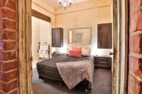 Indulge Apartments Mildura - Eighth Street Hotels in Gol Gol