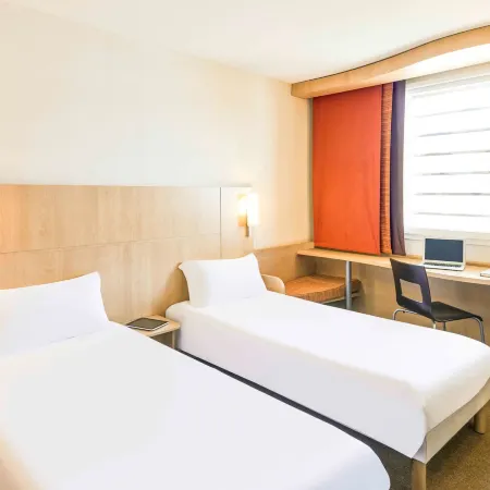 Ibis Cannes Mandelieu Отели рядом с достопримечательностью «Пляж Миди»