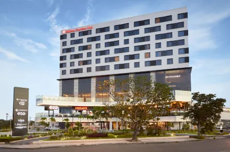 Hilton Garden Inn Merida Отели в г. Чолуль