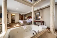 Monte Carlo Inn & Suites Downtown Markham - Hot Tub