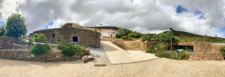 Colmeal Countryside Hotel Отели в г. Алмейда