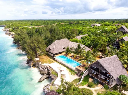 Sunshine Marine Lodge Отели рядом с достопримечательностью «Мнемба»