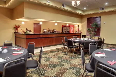 Cobblestone Hotel & Suites - Broken Bow