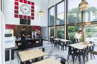 Garden & City Lyon - Marcy Hotels in Montromant