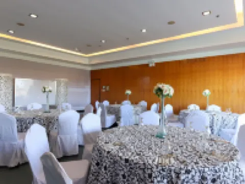 โรงแรมพาเซโอ เพรเมียร์ โรงแรมในลากูนา