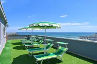 Amadei Hotel Figaro & Apartments Hotels in Пезаро