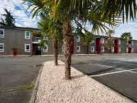 Brit Hotel Essentiel Pau Lescar Hotels in Lescar