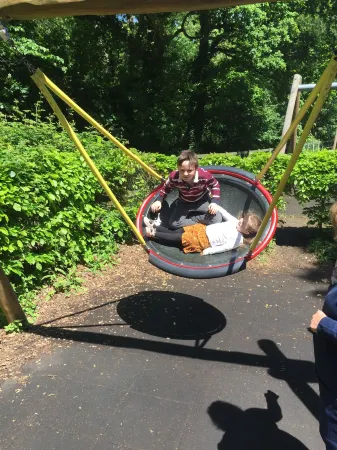 Bell Tent Glamping at Royal Victoria Country Park Отели рядом с достопримечательностью «Университет Саутгемптона»