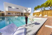 Sagres Sun Stay - Surf Camp & Hostel - Swimmingpools