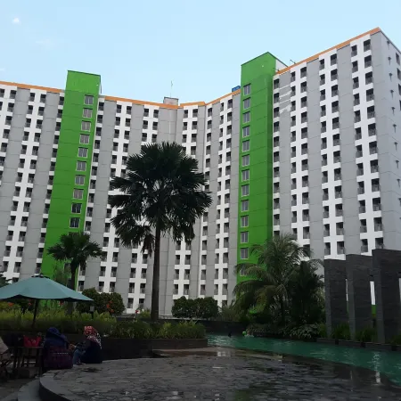Green Lake View Luxury Apartment by Indah