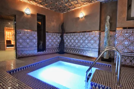 Chapel 5 Boutique Suites B&B Отели в г. Нашар