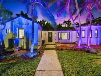 أكوا هايفن - ستيليش جيتاواي ويذ بول آند جاكوزي