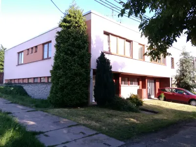 Large Apartment in the Heart of Slovácko Hoteles en Kunovice