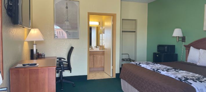 Relax Inn Dilley Hotels in Frio County