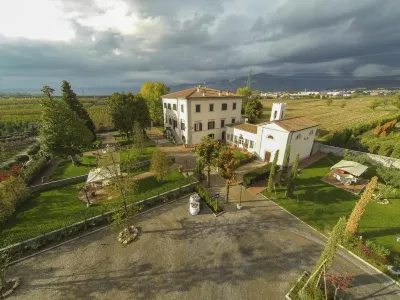 Relais Villa Scarfantoni B&B Hotels in Montale