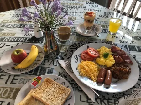 Rene's Guesthouse Отели в г. Bo-Karoo