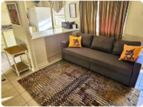 Dino Den - Charming 1-bedroom apartment in Oneonta with WiFi, AC 오니온타 호텔