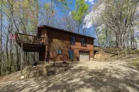 Blue Ridge Bear Necessitates Cabin Retreat w/ VIEWS! Hotels near Thunder Hill Overlook