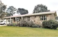 Harris House - Blocks away from quaint downtown Oneonta, Shopping and Food Hotels in Oneonta