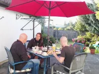The Vee Guest Accommodation - Breakfast