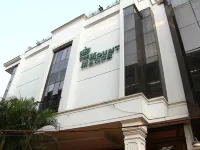 Mount Manor Hotels near St. Thomas Mount