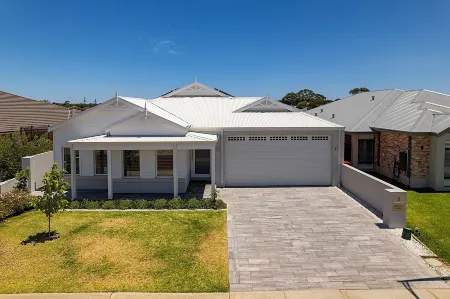 A Waterside Paradise - Geographe's Hidden Oasis Отели в г. Джограф