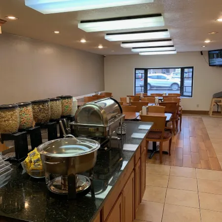 Days Inn & Suites by Wyndham Logan