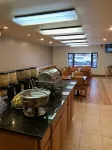 Days Inn & Suites by Wyndham Logan - breakfast