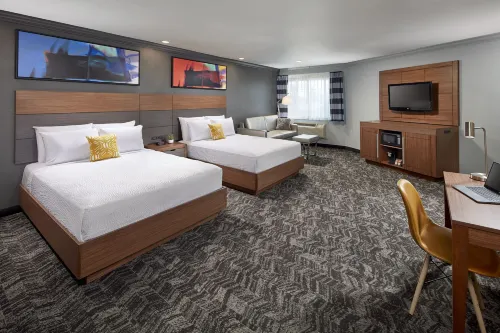 Studio Inn & Suites at Promenade Downey - Kolam Renang