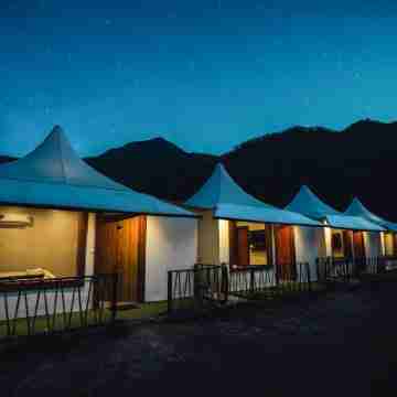 Night in Paradise Hotel Exterior