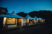 Night in Paradise - parking