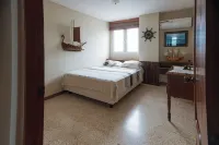 Apartment - Sleeps & Free Parking - balcone