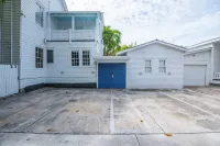 Bananas Foster Guesthouse - Bungalows
