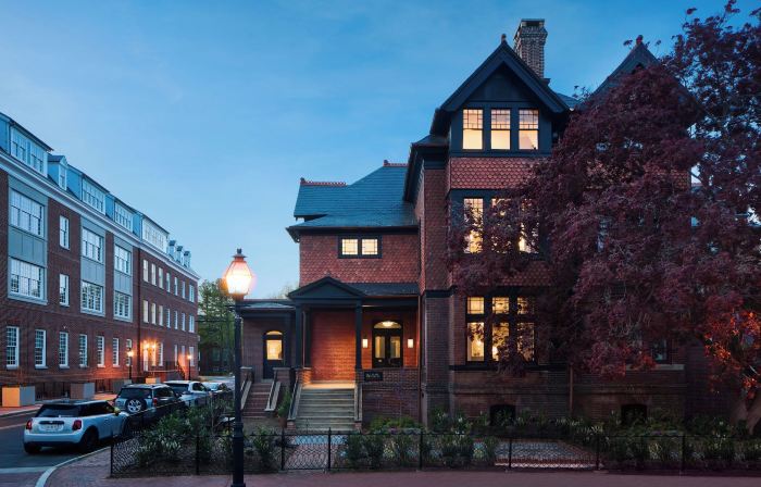 86 State Circle - Luxury Boutique Hotel