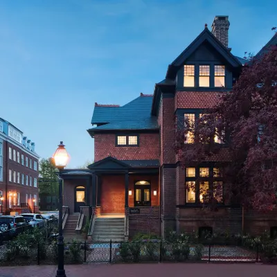 86 State Circle - Luxury Boutique Hotel Hotels near St John s College