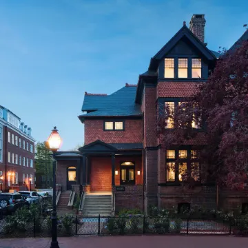 86 State Circle - Luxury Boutique Hotel