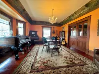 Hubble House Inn - 3-Star