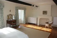 Les Picardies Hotels in Lesterps