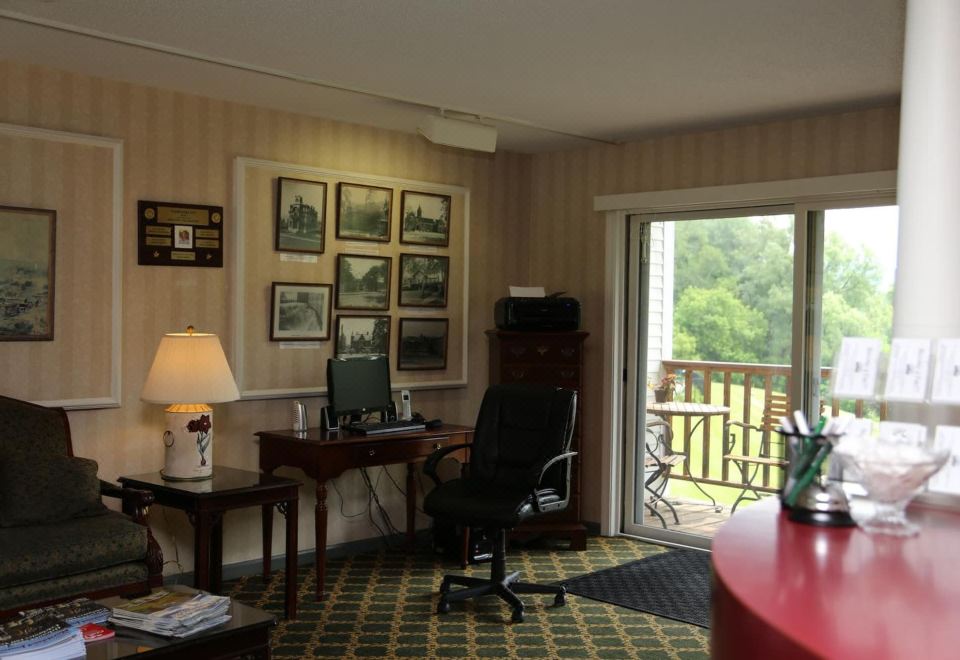 햄프턴 인 리틀턴의 깔끔한 욕실 공간